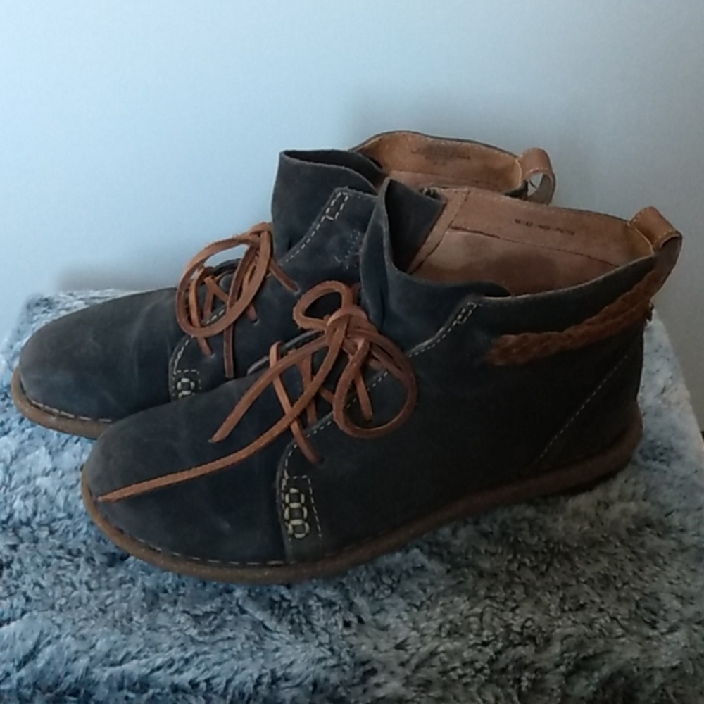 Born Women's Suede Gray Ankle Boot 10M
